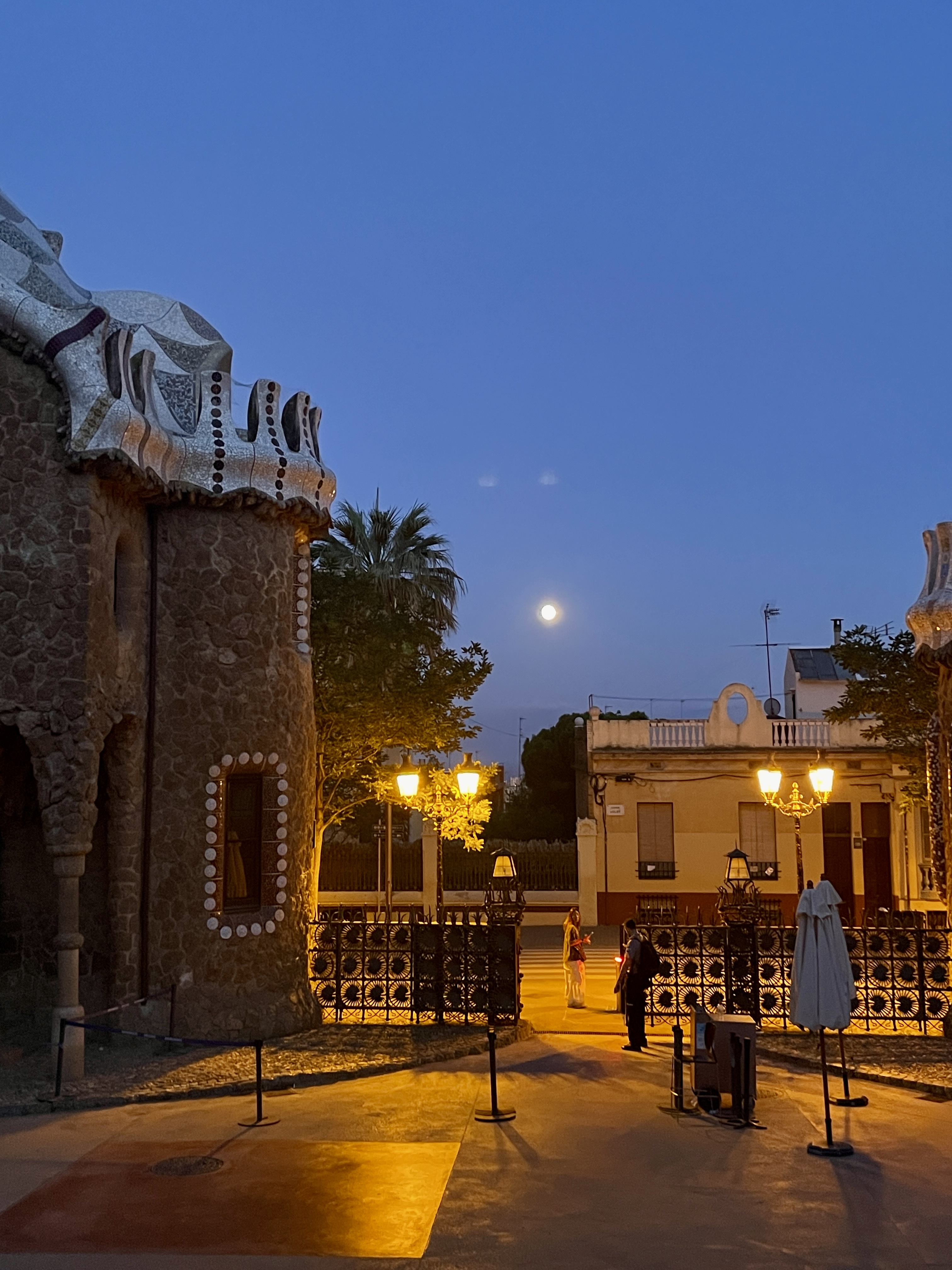 Park Guëll exit at night
