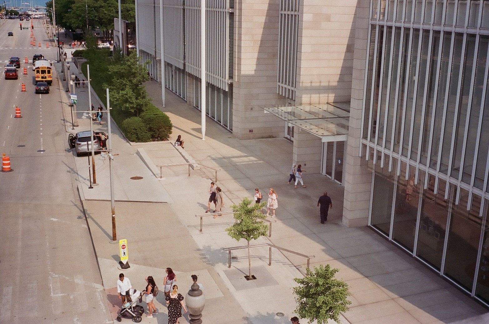 saxophone player on michigan ave