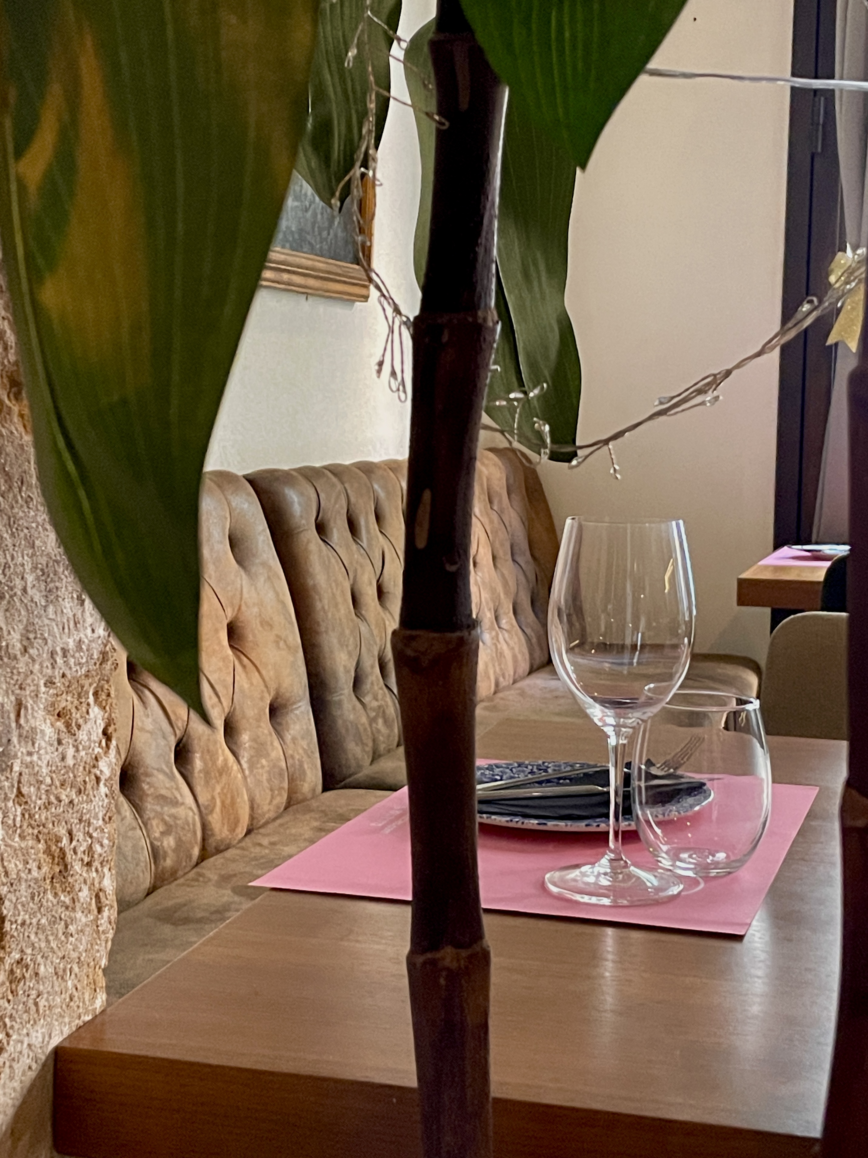 restaurant table set-up