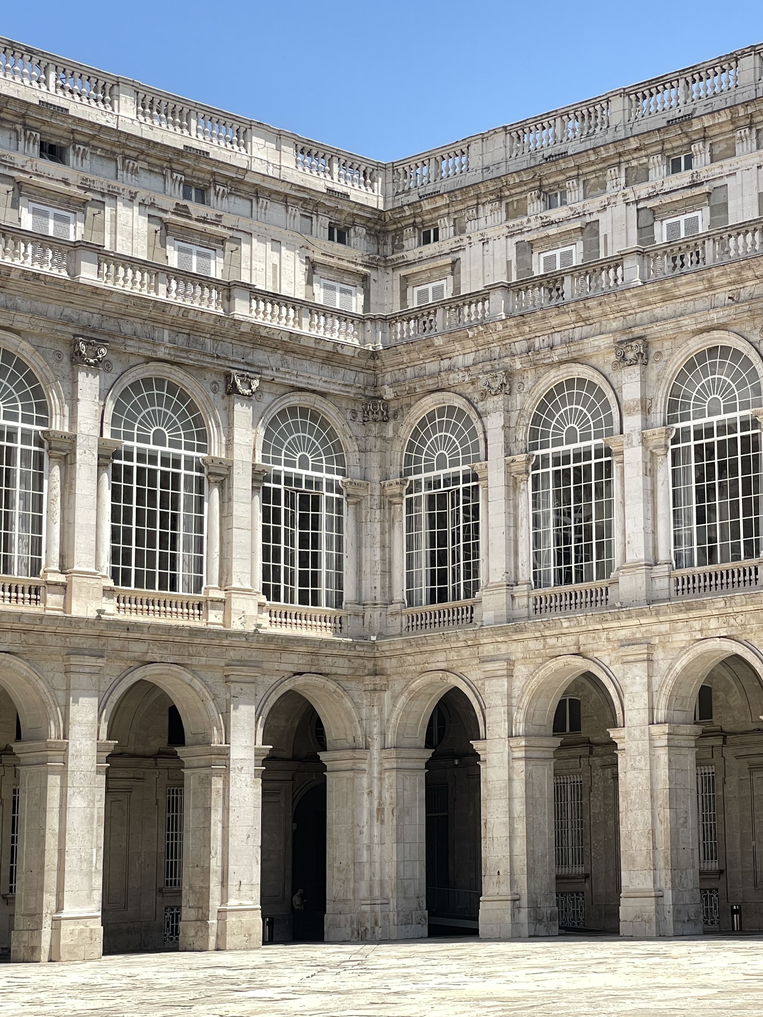 Palacio de Madrid corner